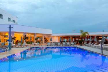 Zakwaterowanie, Limanaki Beach Hotel & Suites