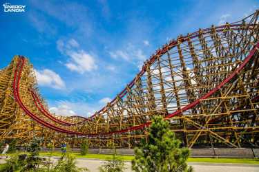 Obóz młodzieżowy, WAKACYJNY HIT !!! Z wyjazdem do Energylandii, wycieczkami do Wiednia, na Słowację i do aquaparków. Ośrodek z basenem letnim. Kolonia 7-13 lat, obóz 14-18 lat.