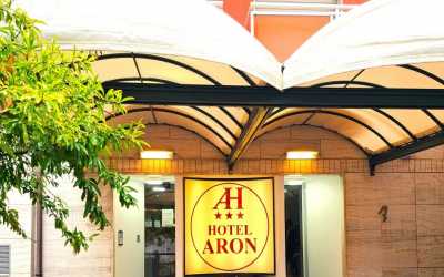 Obóz młodzieżowy, Rimini h. Aron***- obóz Chill out Zone ze zwiedzaniem Wenecji, zabawą w Aquafanie i Mirabilandii Hotel Aron***, 10 dni 12-17 lat